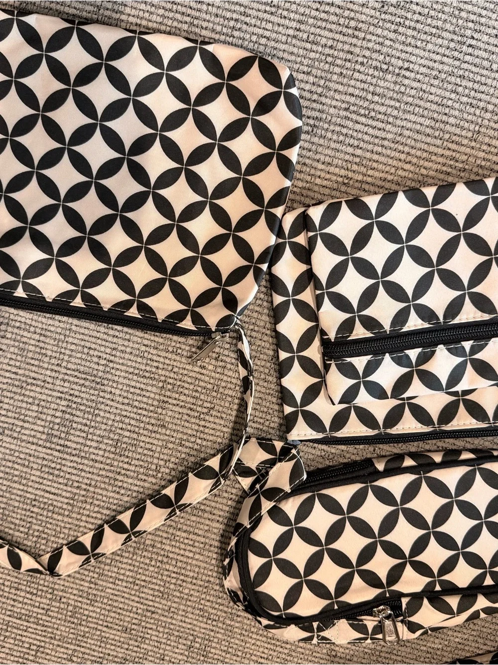 6 piece Geometric Black & Cream Tote Baby Bag Set Storage Pouches Changing mat